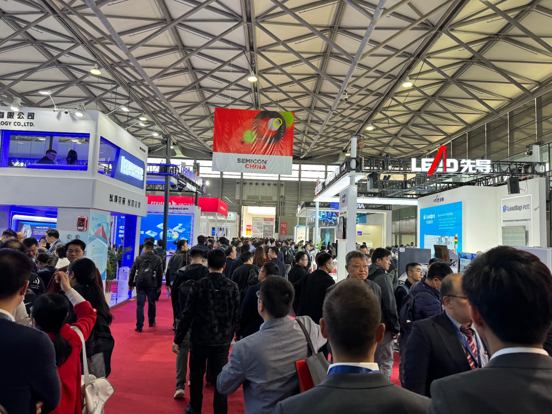 Busy SEMICON China 2024 aisle with overhead show banner, Lead and Leadlap booths